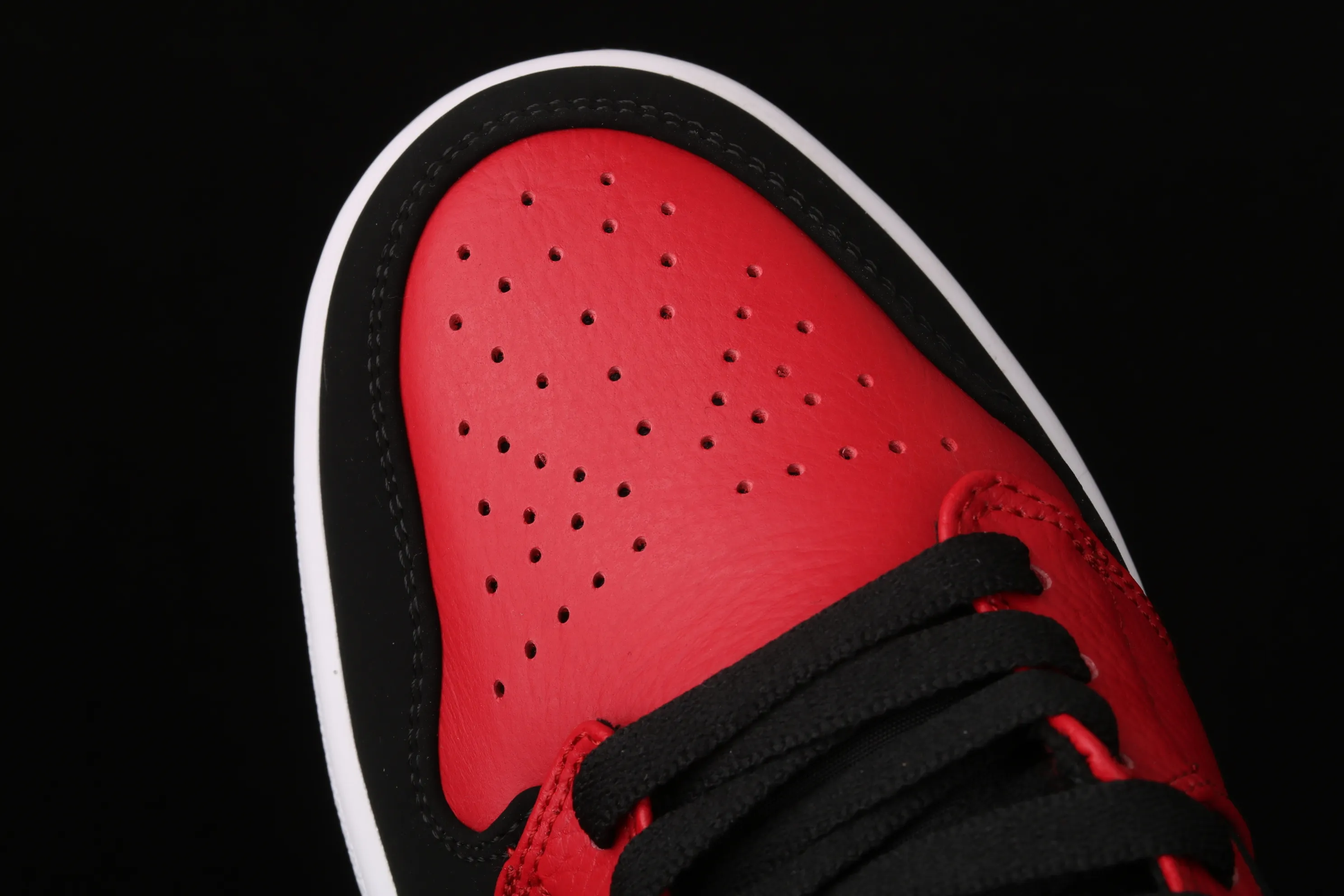 All categories Air Jordan Jordan series basketball shoes Air Jordan 1 Mid special price G version pure original Air Jordan 1 Mid AJ1 Joe 1 Xiaoban wear 554724-054